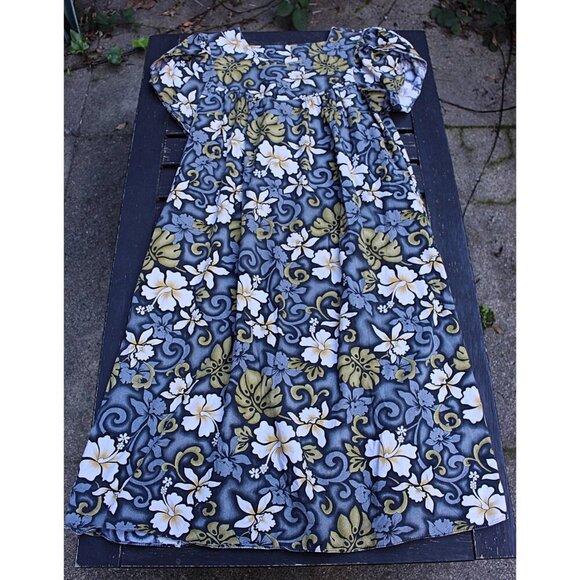 Hoku Hawaii - Women's Muu Muu-Style Kaftan Dress in Grey Hibiscus Print, Large - Picture 3 of 9